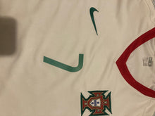 Cargar imagen en el visor de la galería, Camiseta Portugal visitante 2008-09  7 Ronaldo XL
