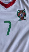 Cargar imagen en el visor de la galería, Camiseta Portugal visitante 2008-09  7 Ronaldo XL
